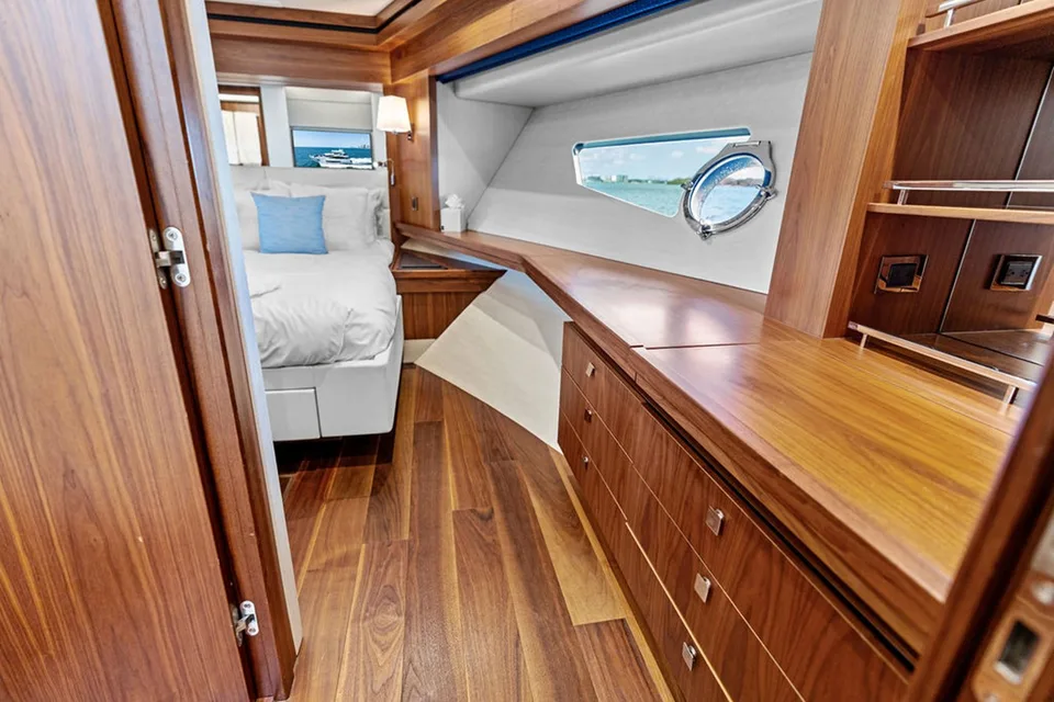Sunseeker 86 YACHT