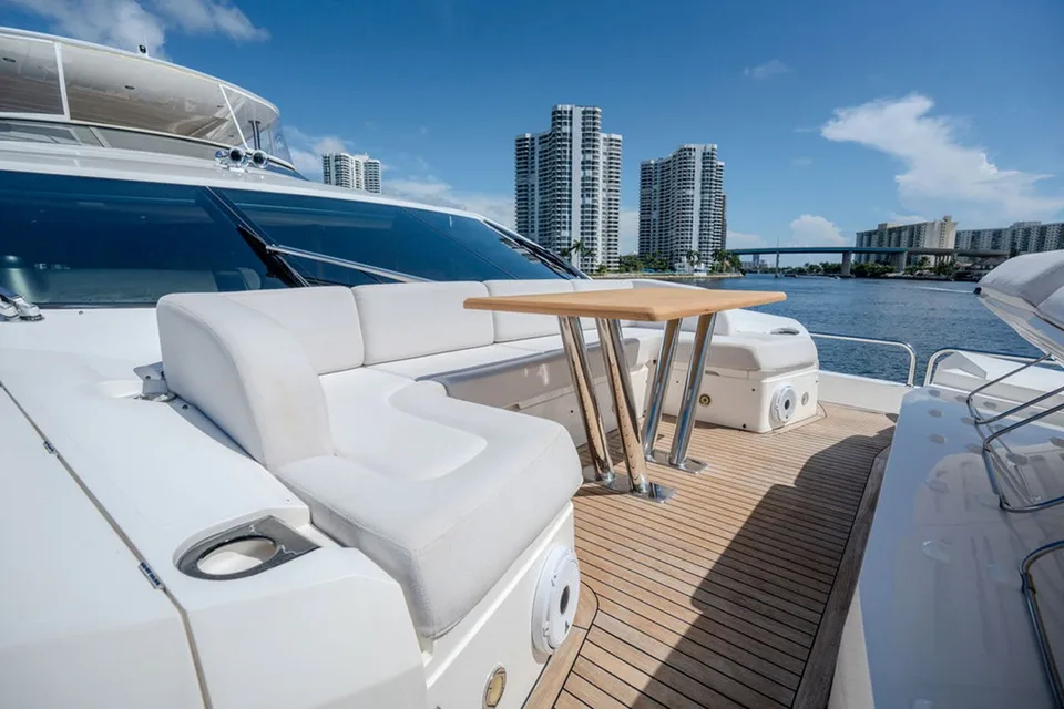 Sunseeker 86 YACHT