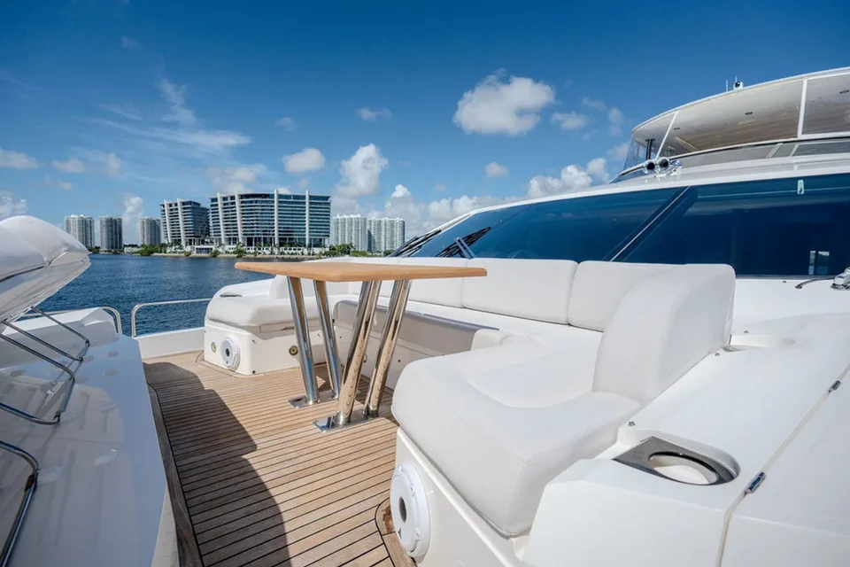 Sunseeker 86 YACHT