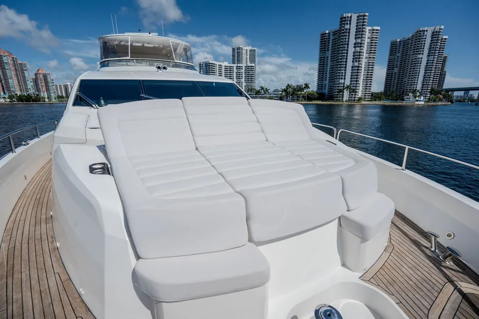 Sunseeker 86 YACHT