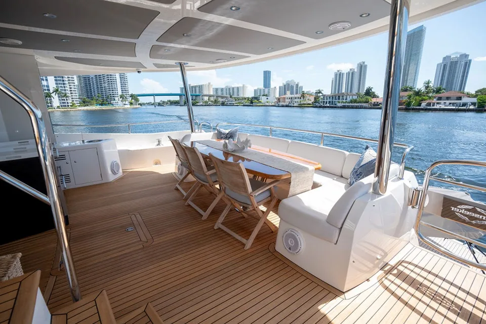 Sunseeker 86 YACHT