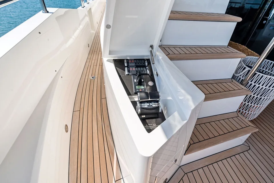Sunseeker 86 YACHT