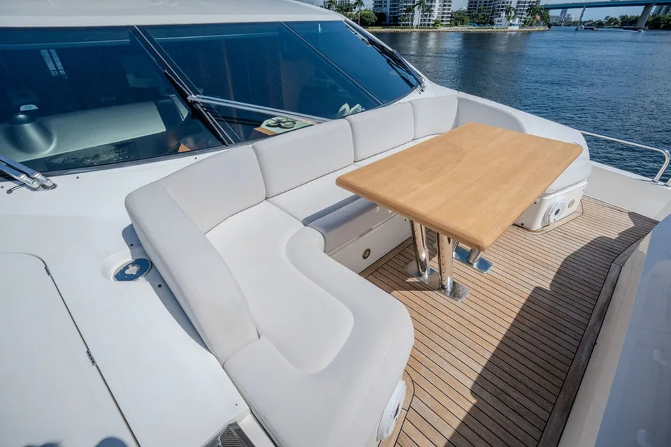 Sunseeker 86 YACHT
