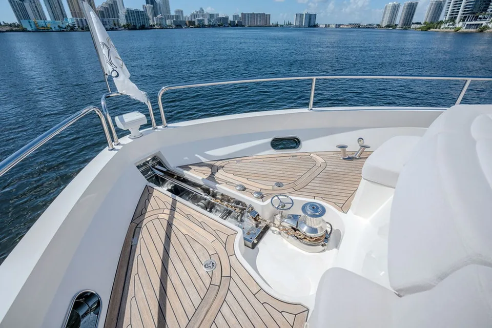 Sunseeker 86 YACHT