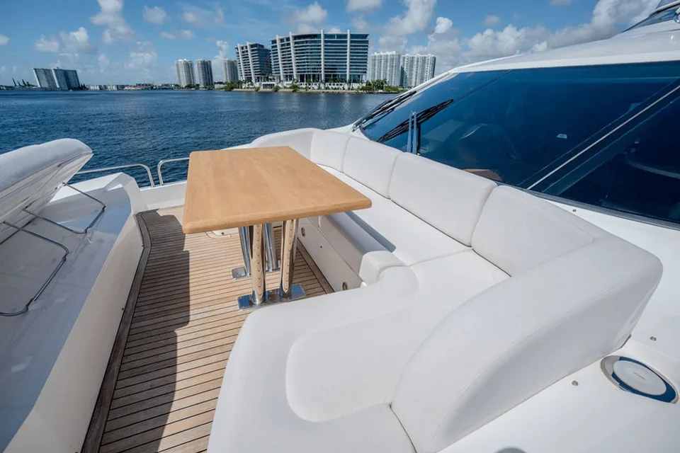 Sunseeker 86 YACHT