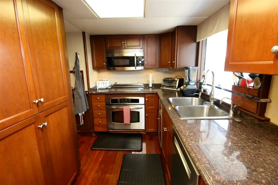 Abd Aluminum Ltd. Enclosed Pilothouse