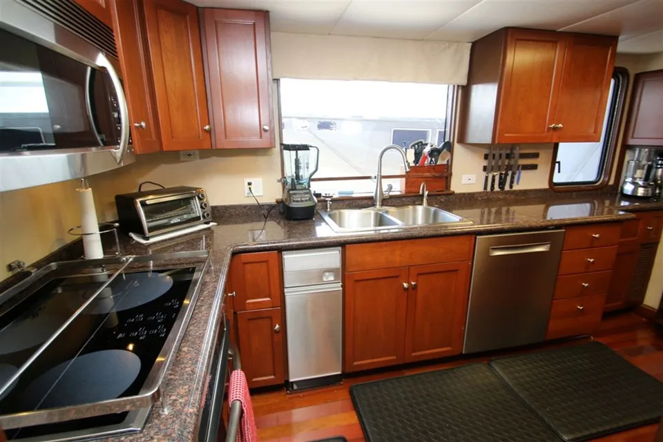 Abd Aluminum Ltd. Enclosed Pilothouse