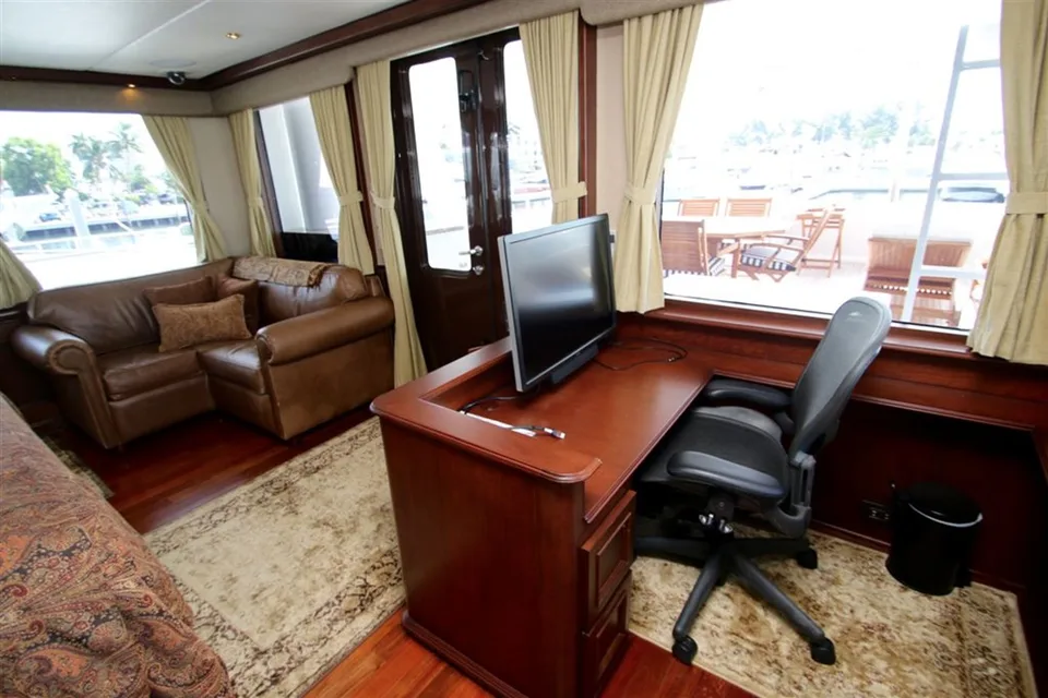 Abd Aluminum Ltd. Enclosed Pilothouse