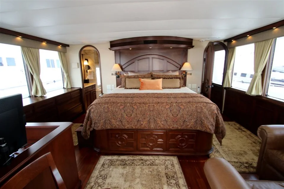 Abd Aluminum Ltd. Enclosed Pilothouse