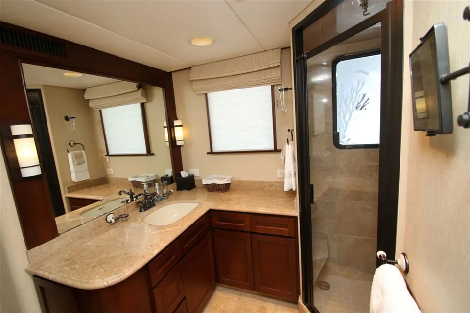 Abd Aluminum Ltd. Enclosed Pilothouse