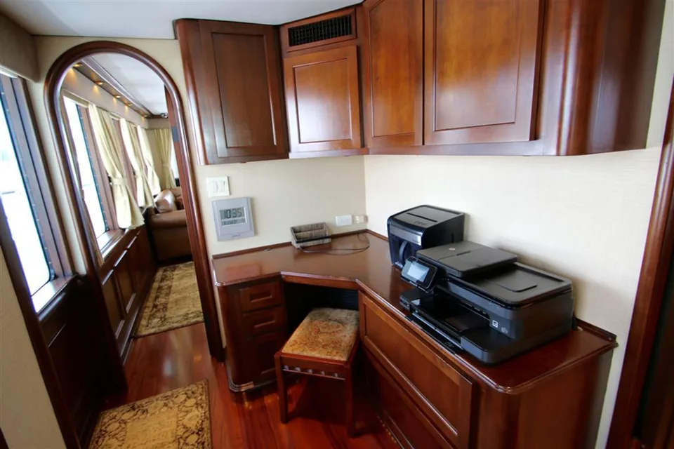 Abd Aluminum Ltd. Enclosed Pilothouse