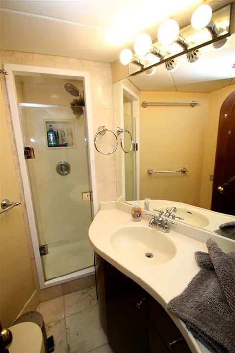 Abd Aluminum Ltd. Enclosed Pilothouse