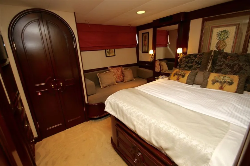 Abd Aluminum Ltd. Enclosed Pilothouse