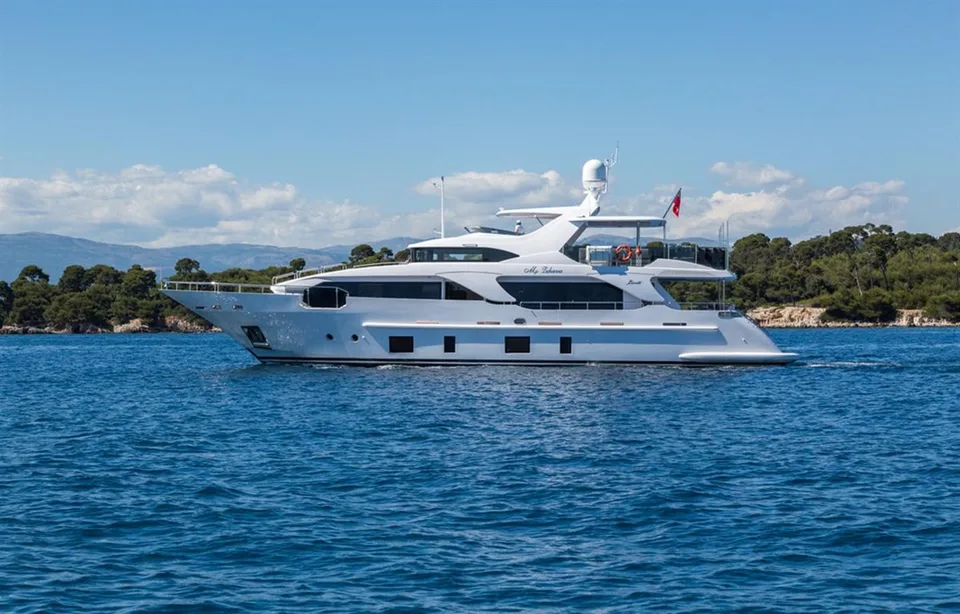 Benetti Delfino 93