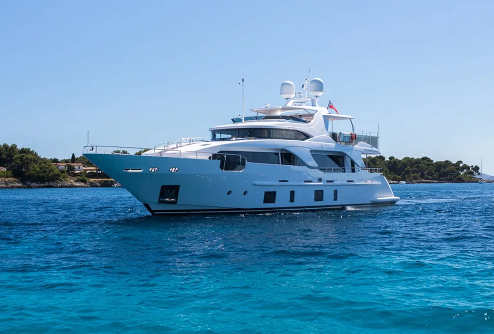 Benetti Delfino 93