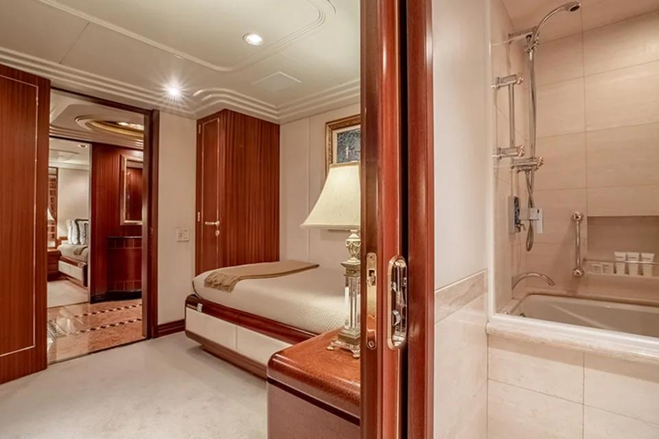 Feadship 140 Trideck