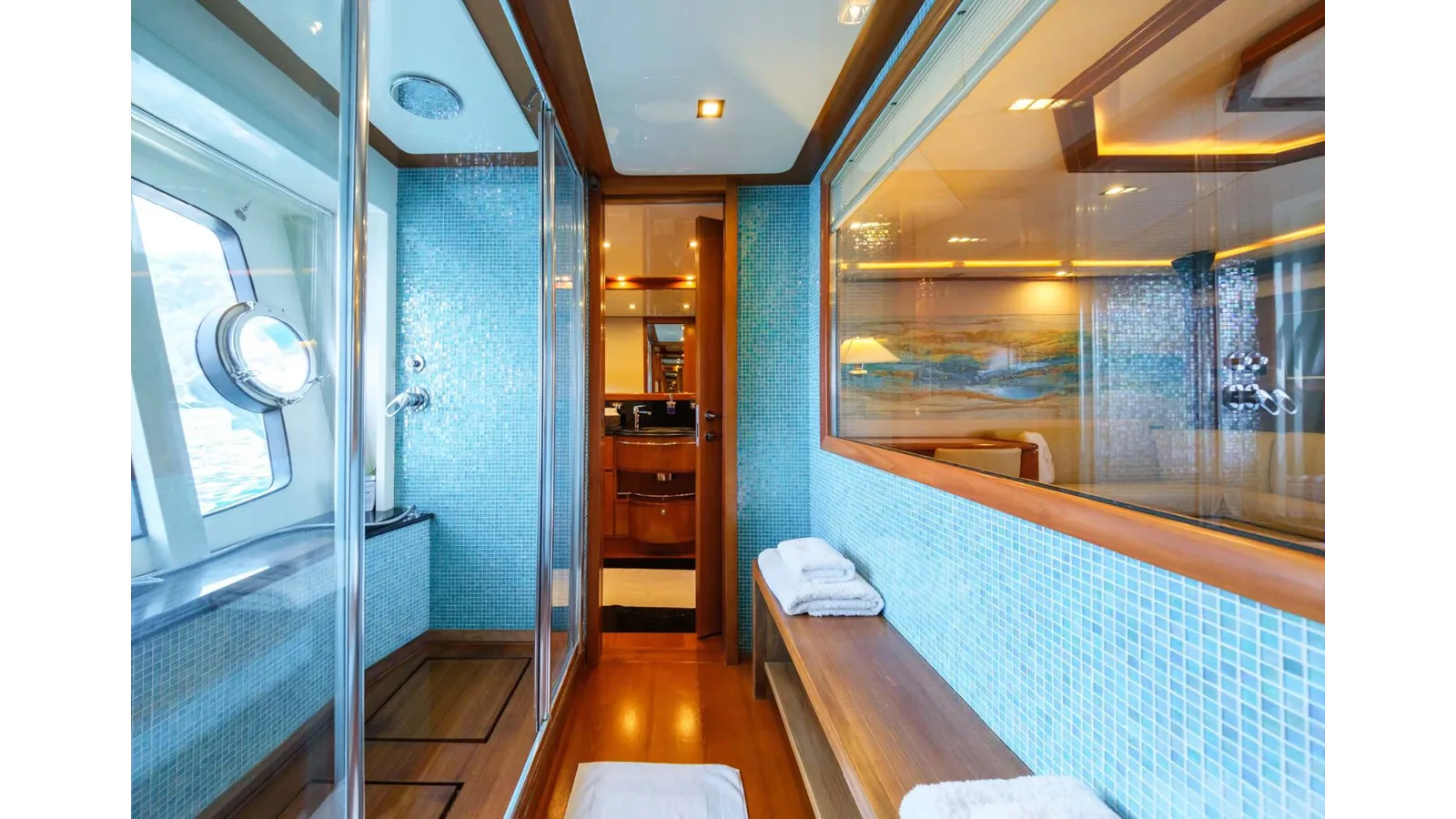 Ferretti Yachts 881