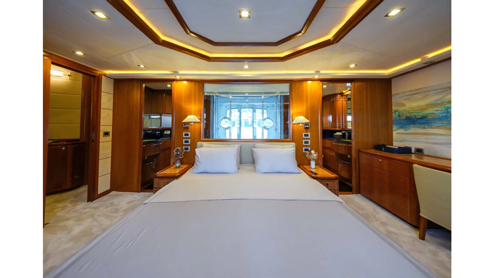 Ferretti Yachts 881
