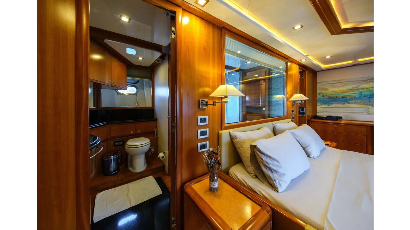 Ferretti Yachts 881