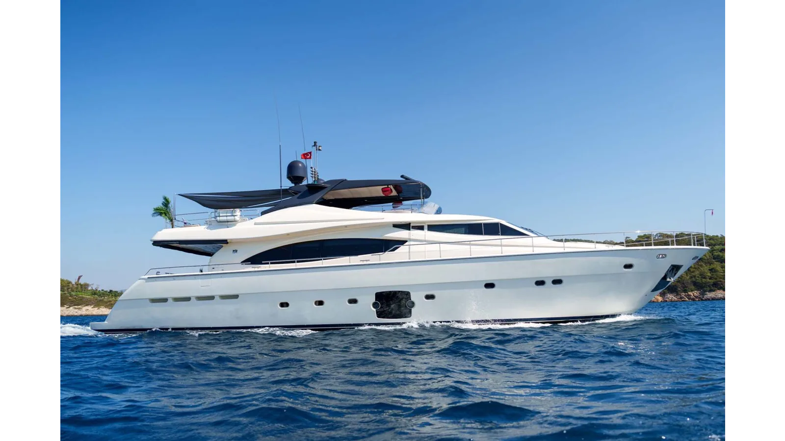 Ferretti Yachts 881
