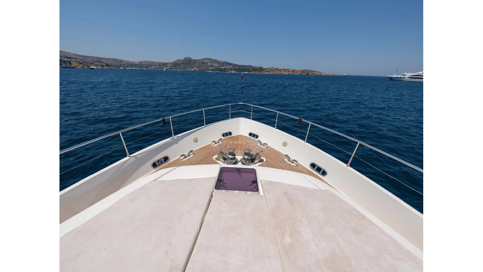 Ferretti Yachts 881