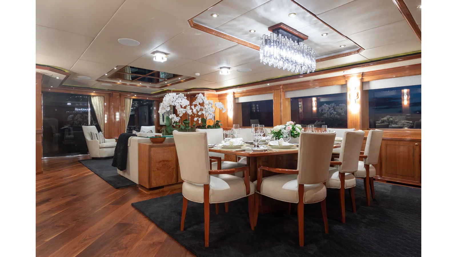 Palmer Johnson Raised Pilothouse