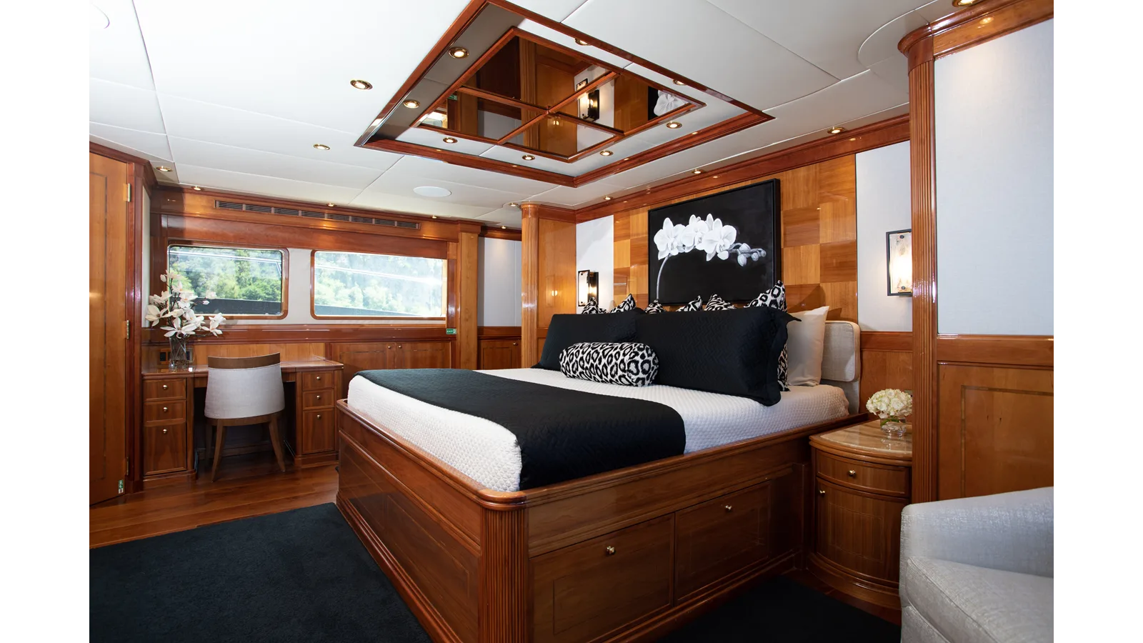 Palmer Johnson Raised Pilothouse