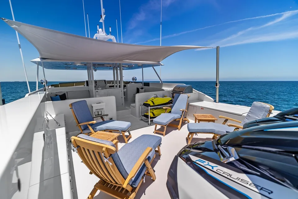 Burger Boat Company Raised Pilothouse