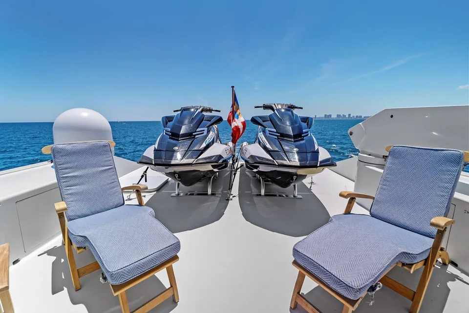 Burger Boat Company Raised Pilothouse