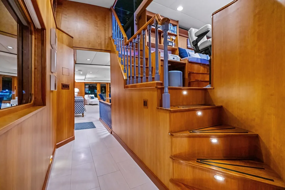 Burger Boat Company Raised Pilothouse