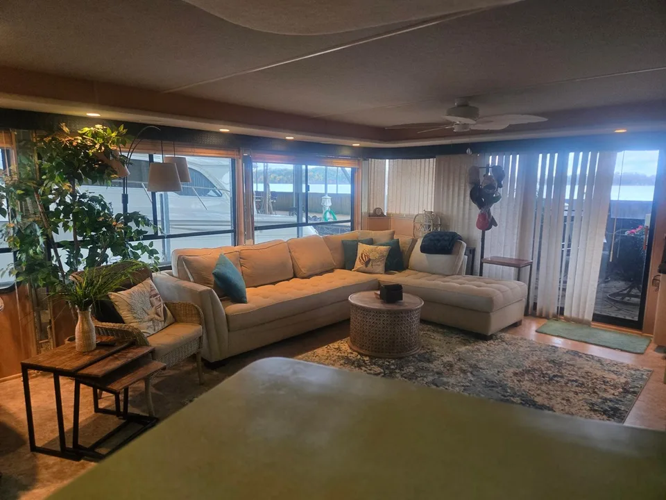 Sumerset Houseboats 82'x18'
