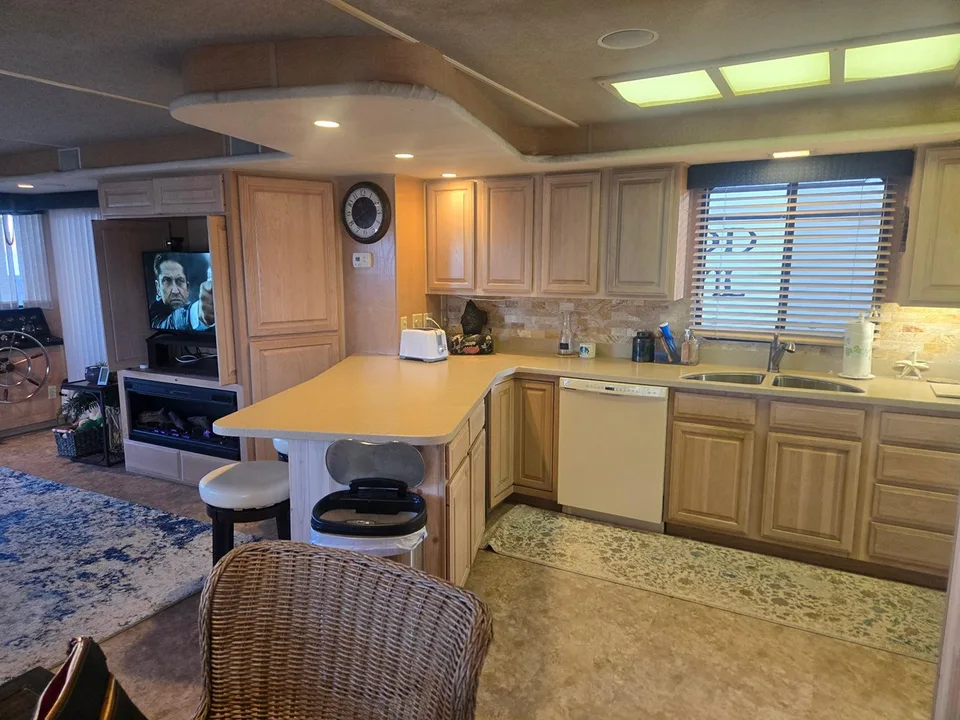 Sumerset Houseboats 82'x18'