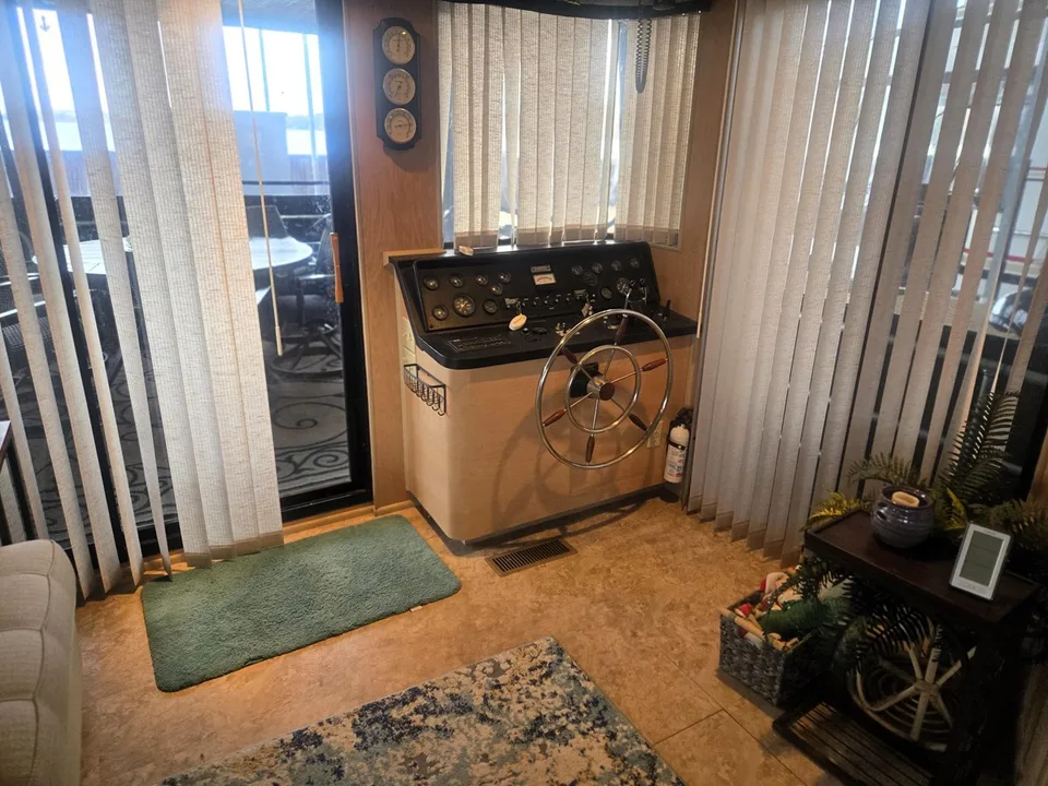 Sumerset Houseboats 82'x18'