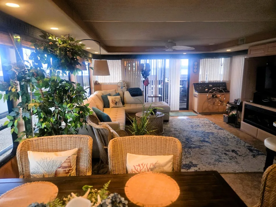Sumerset Houseboats 82'x18'