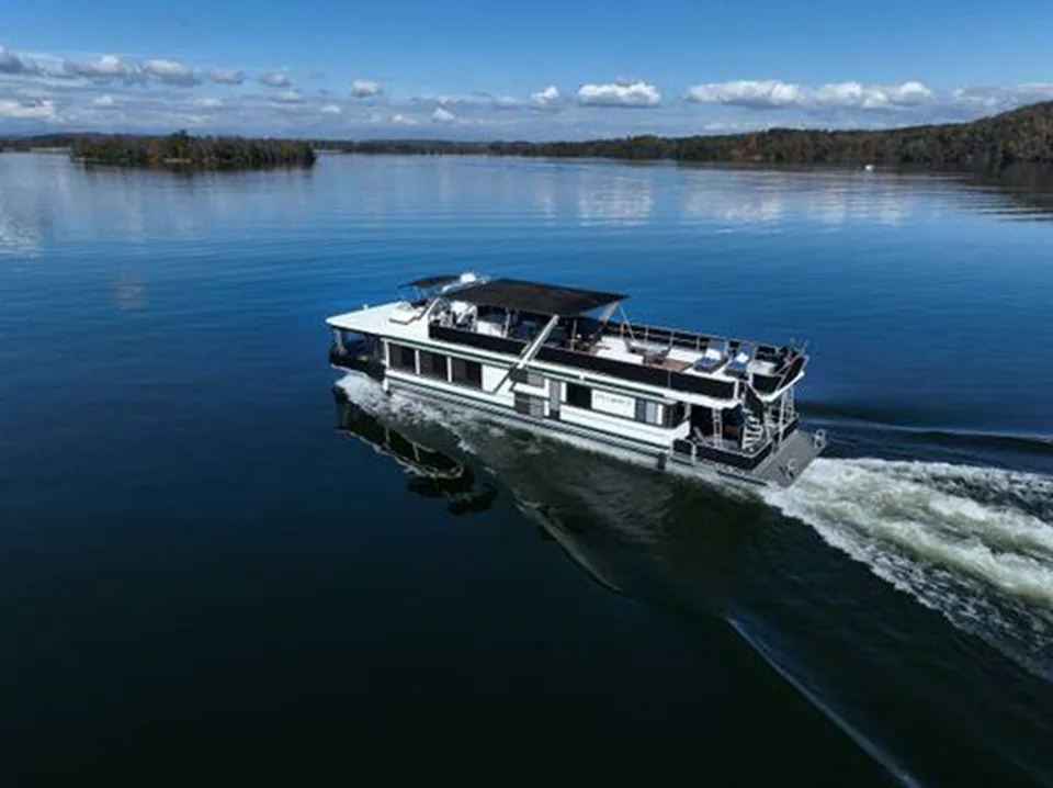 Sumerset Houseboats 82'x18'