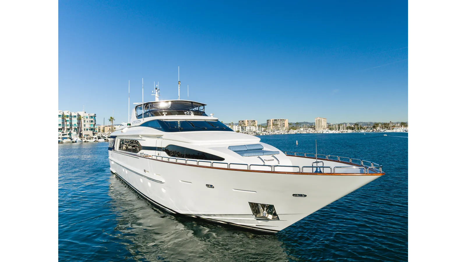 Destiny 104 Raised Pilothouse