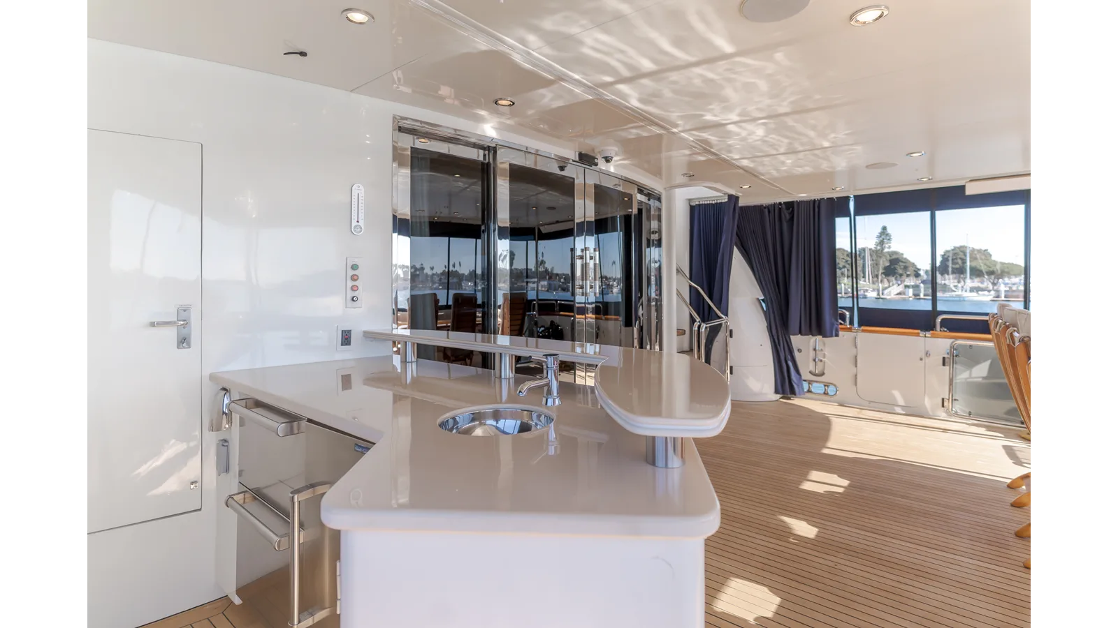 Destiny 104 Raised Pilothouse