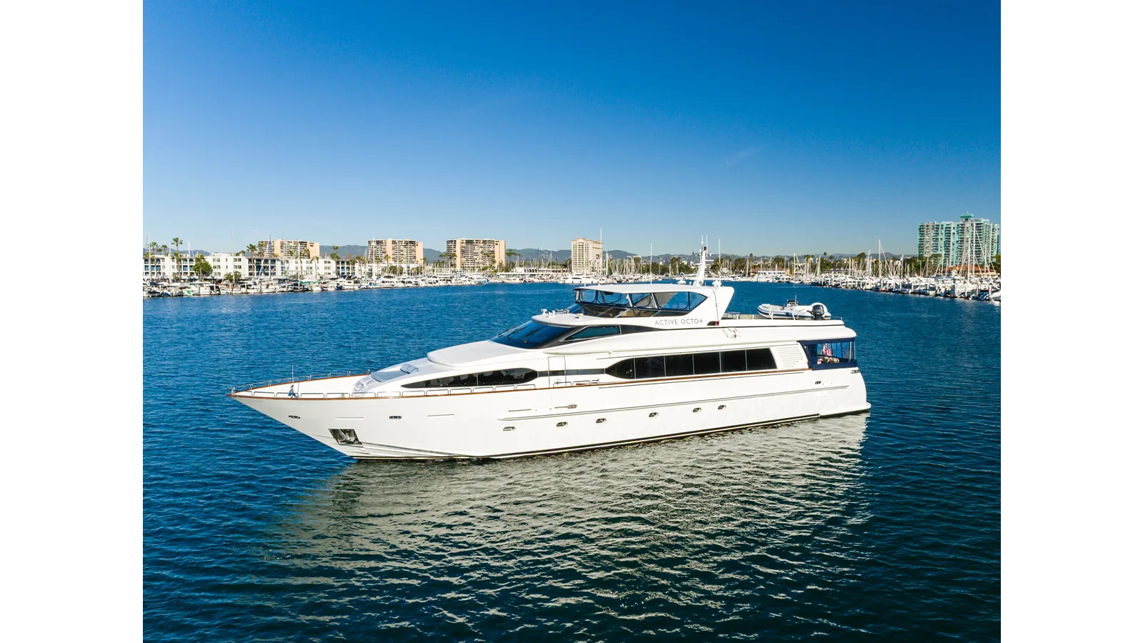 Destiny 104 Raised Pilothouse