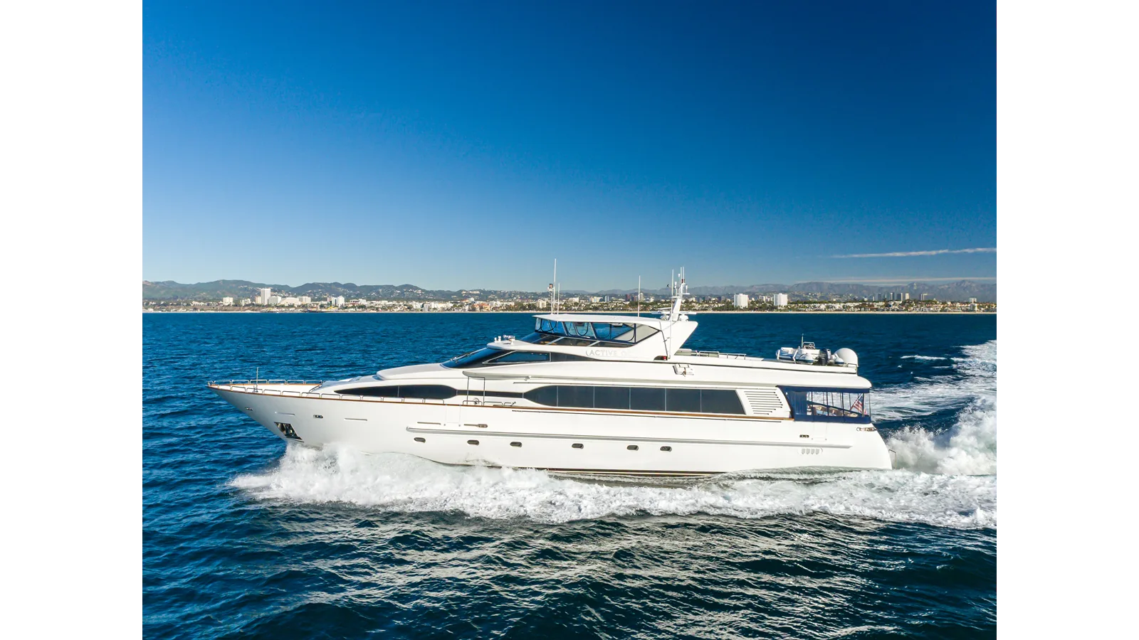 Destiny 104 Raised Pilothouse