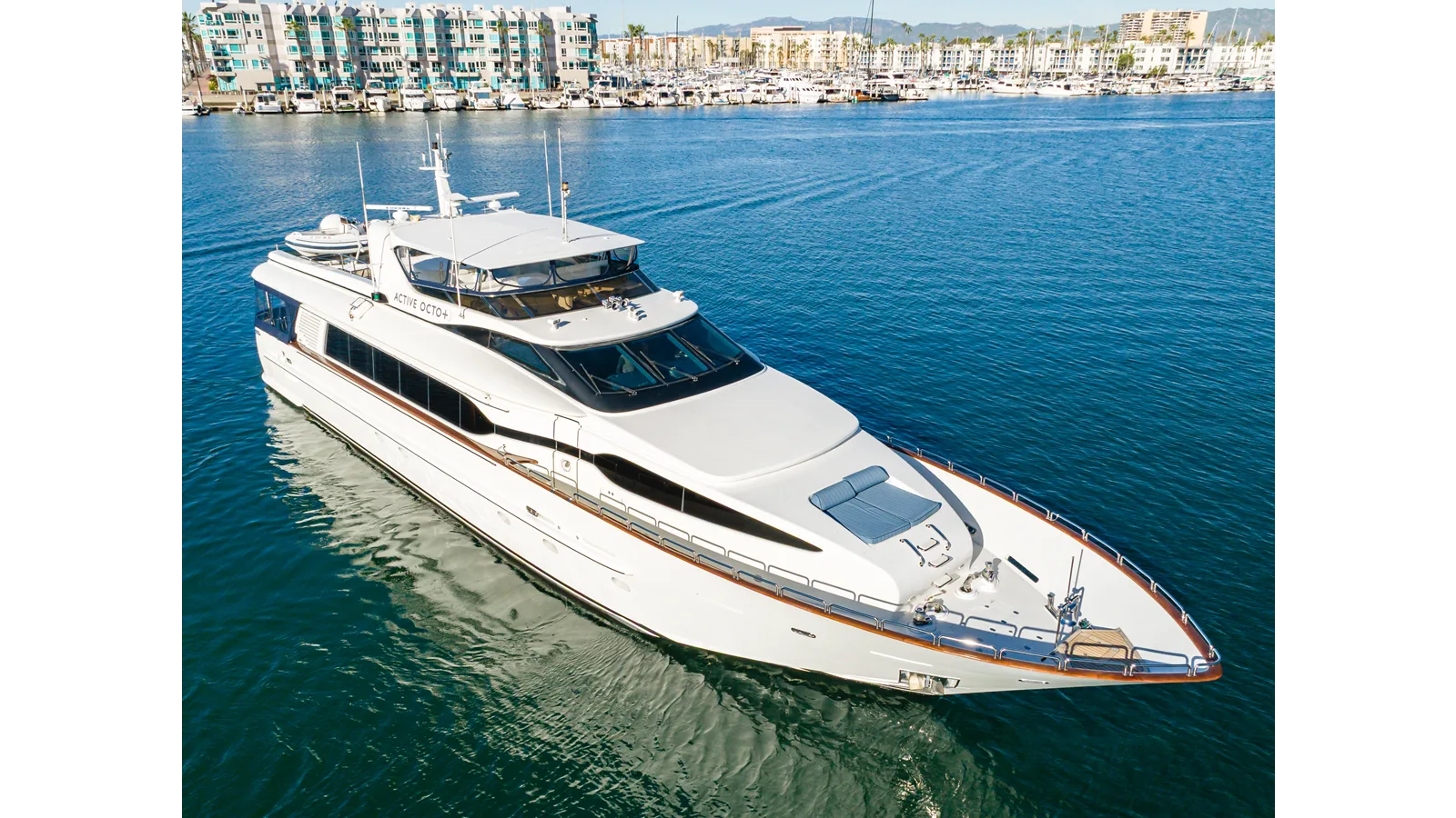 Destiny 104 Raised Pilothouse