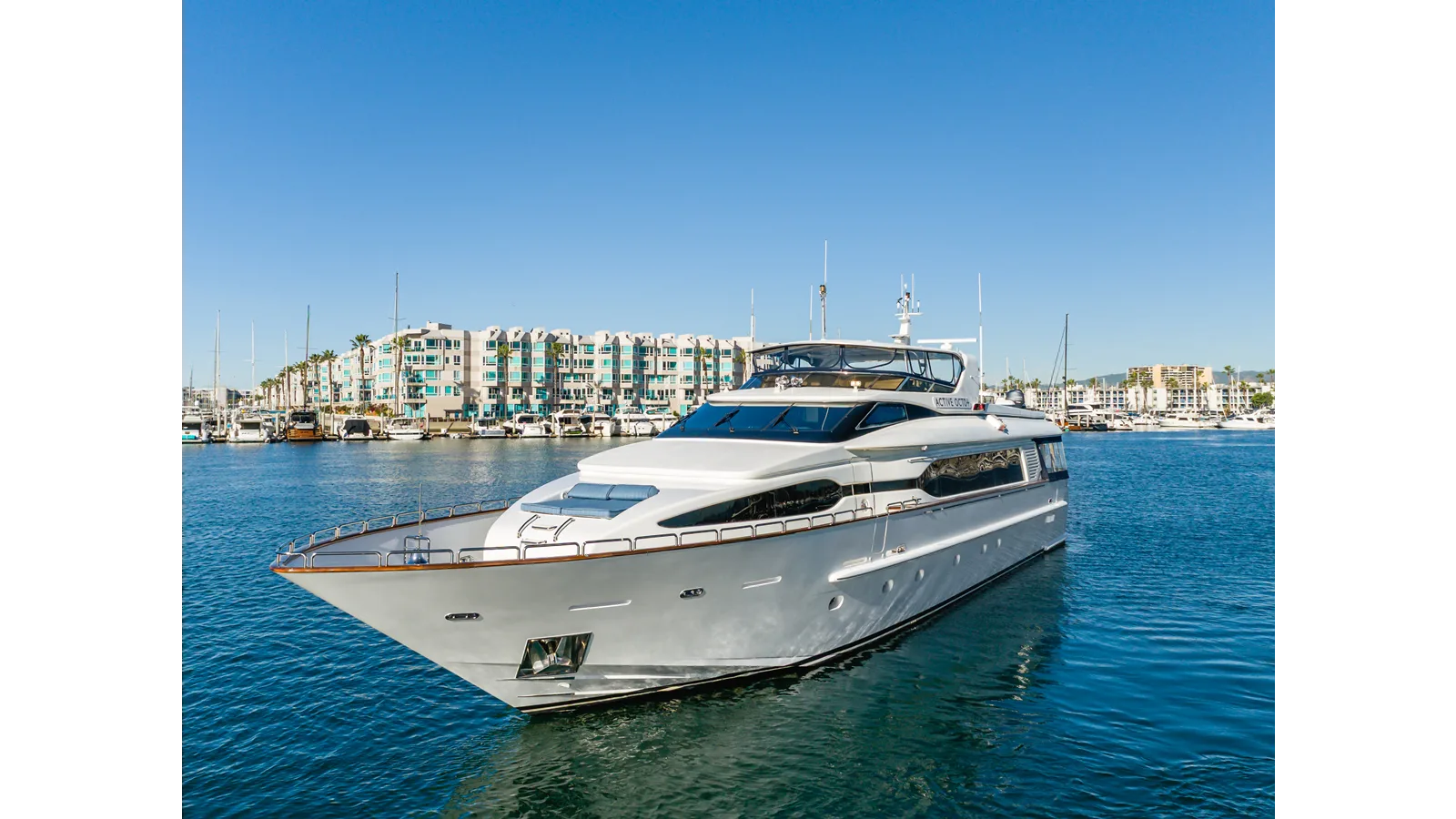 Destiny 104 Raised Pilothouse