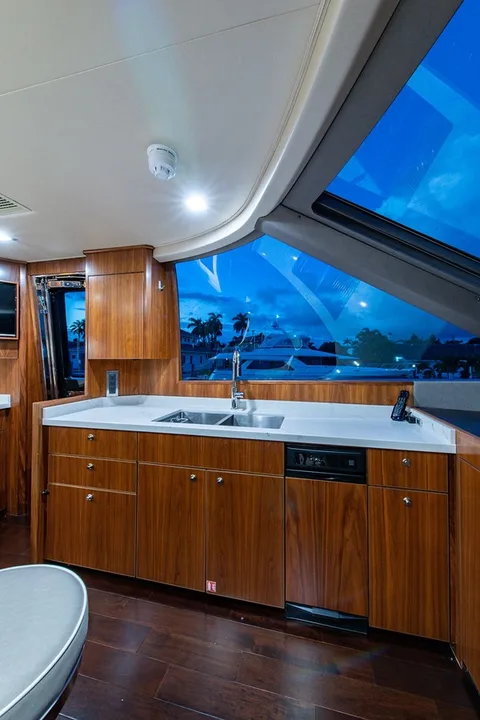 Viking Enclosed Flybridge
