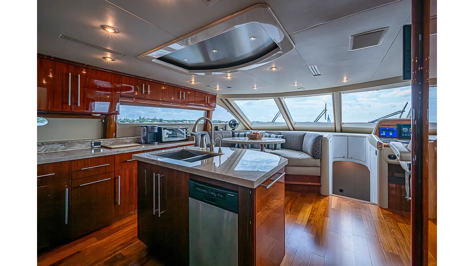 80 Flybridge Motor Yacht