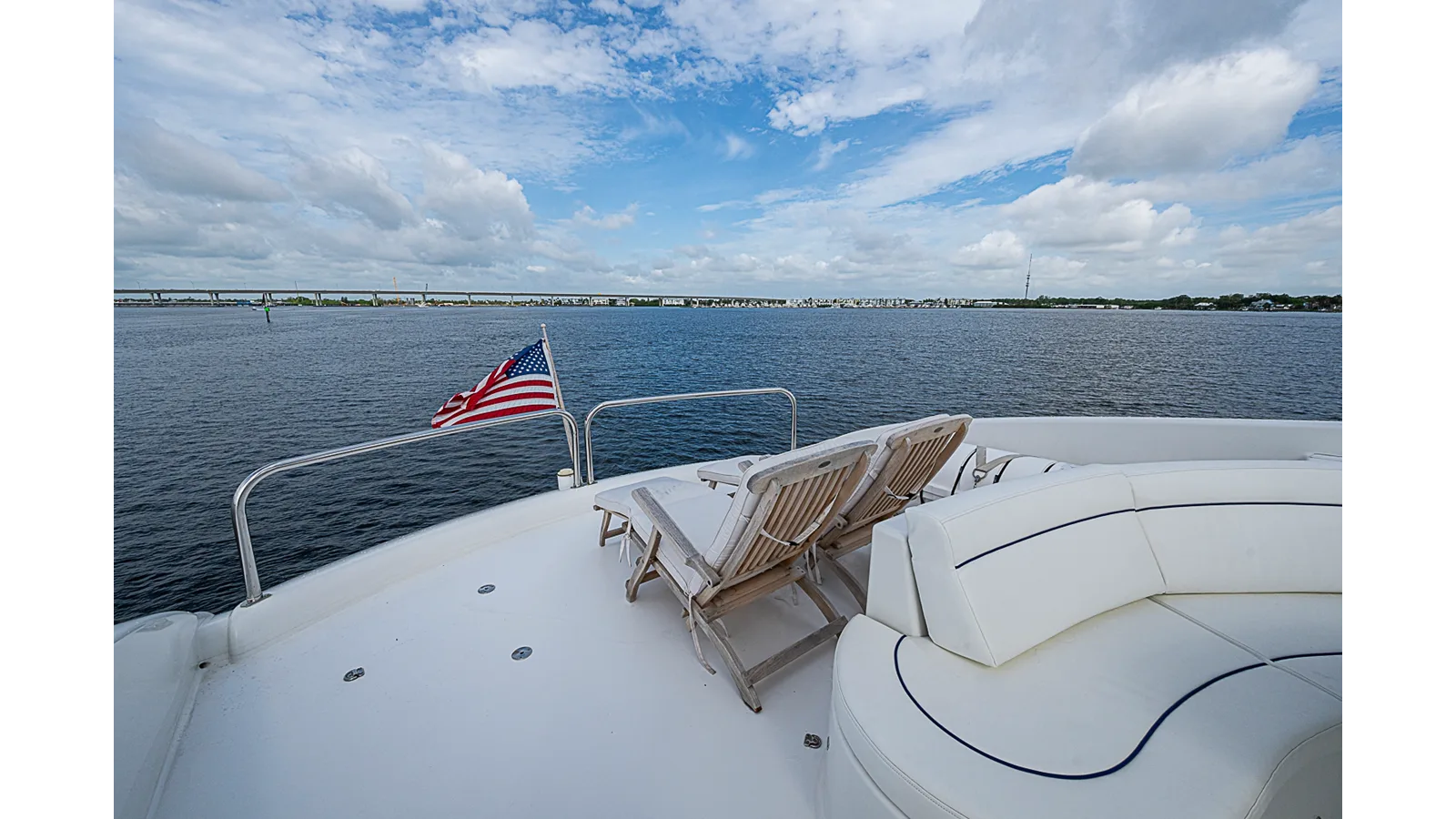 80 Flybridge Motor Yacht