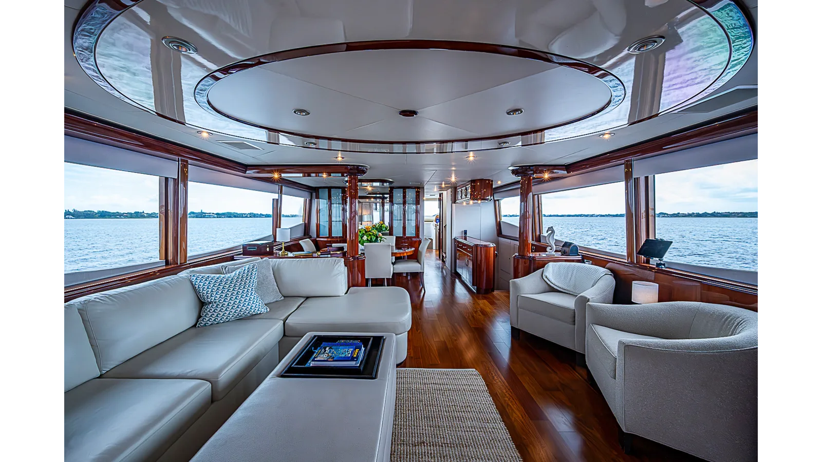 80 Flybridge Motor Yacht