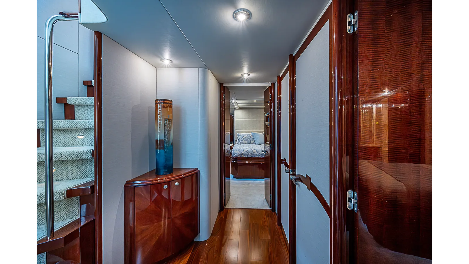 80 Flybridge Motor Yacht
