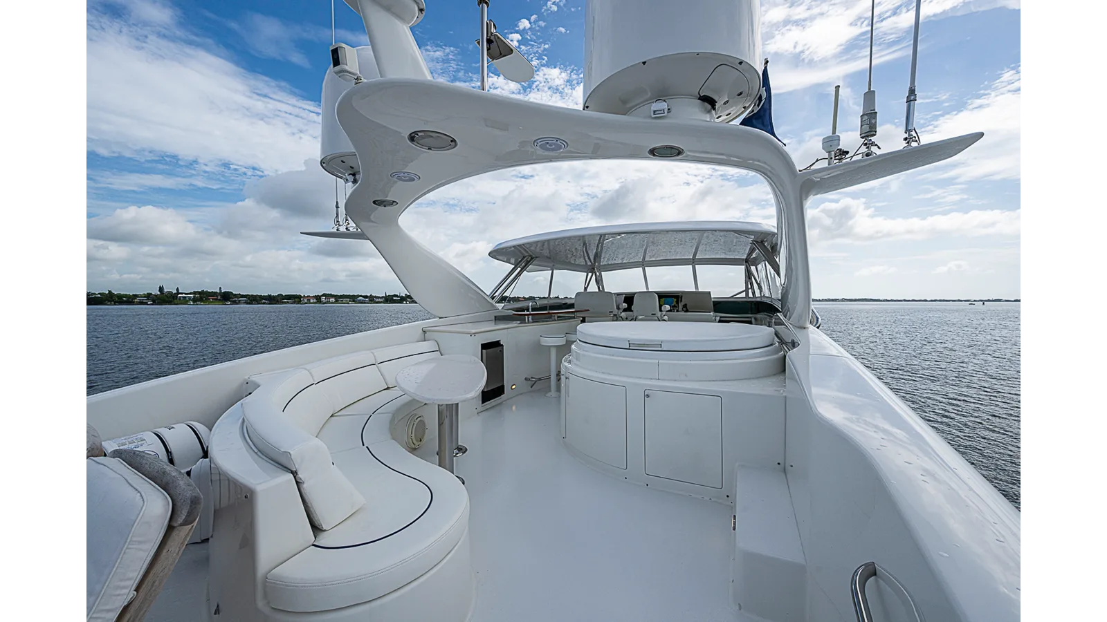 80 Flybridge Motor Yacht