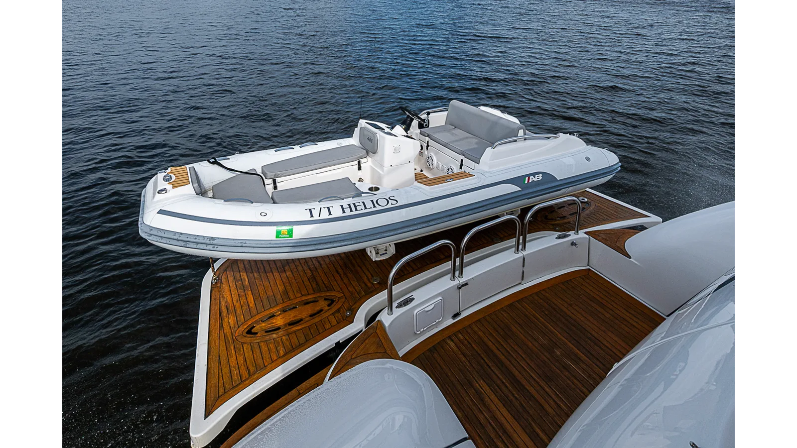 80 Flybridge Motor Yacht