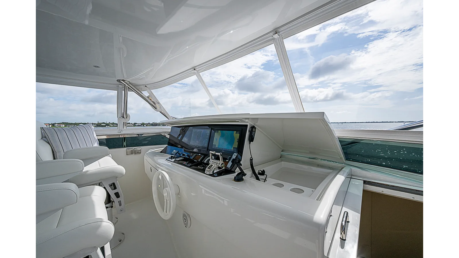 80 Flybridge Motor Yacht