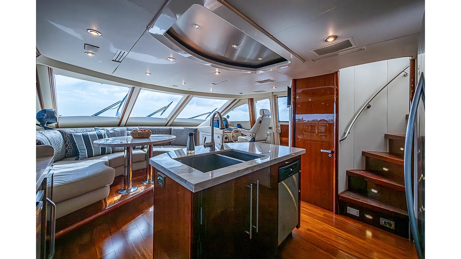 80 Flybridge Motor Yacht